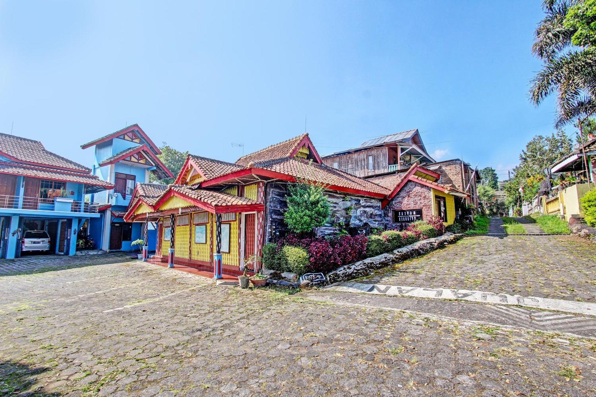 Отель Capital O 91644 Loka Hause Салатига Экстерьер фото