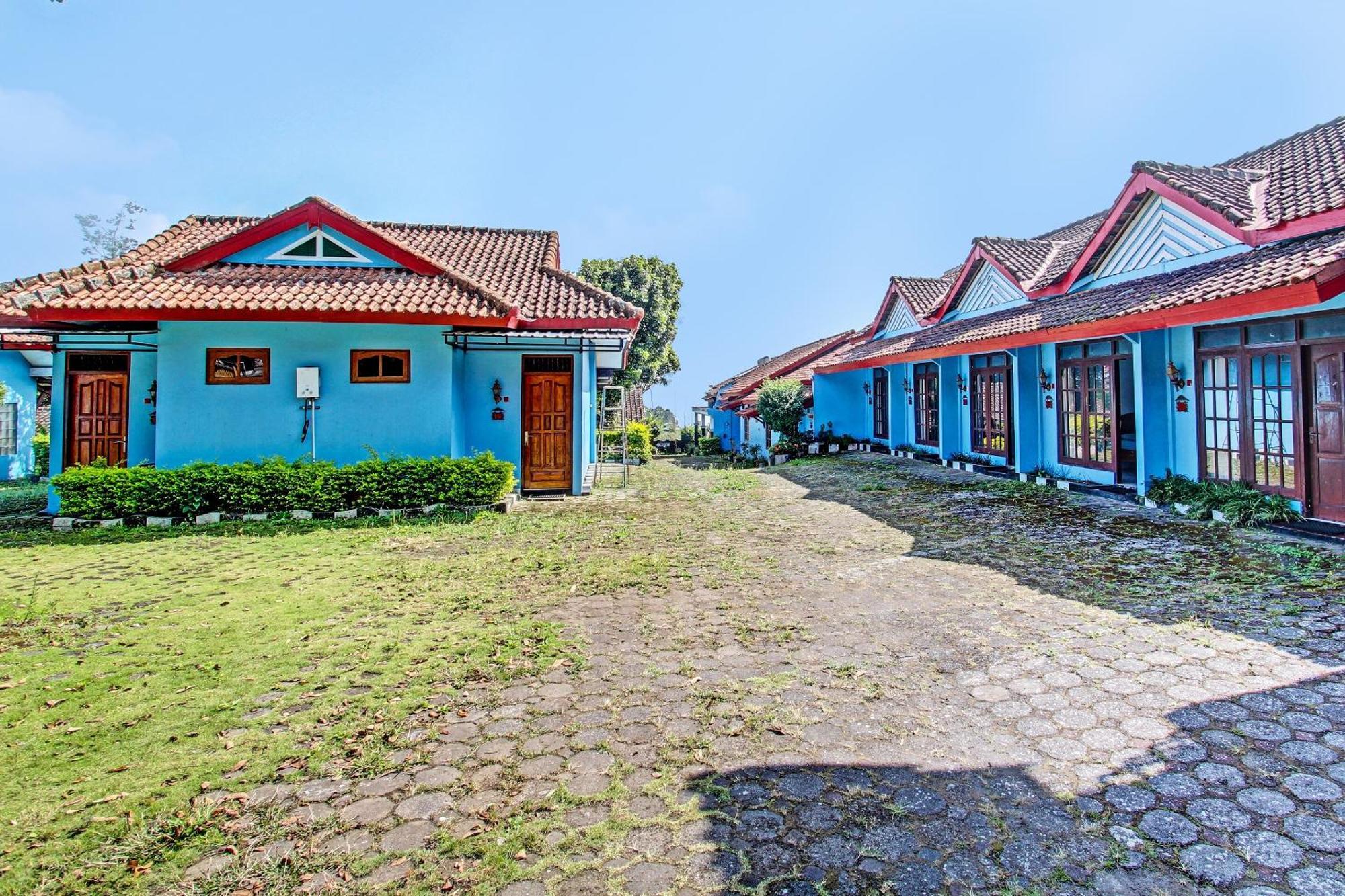 Отель Capital O 91644 Loka Hause Салатига Экстерьер фото